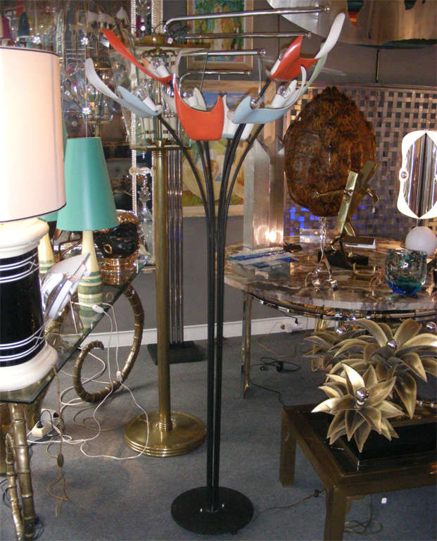 1950s Italian floor lamp with eight branches in the shape of petals: four red-orange, two light green, two light blue. Base in black metal.

Cons lampshades removable in white fabric were added later.