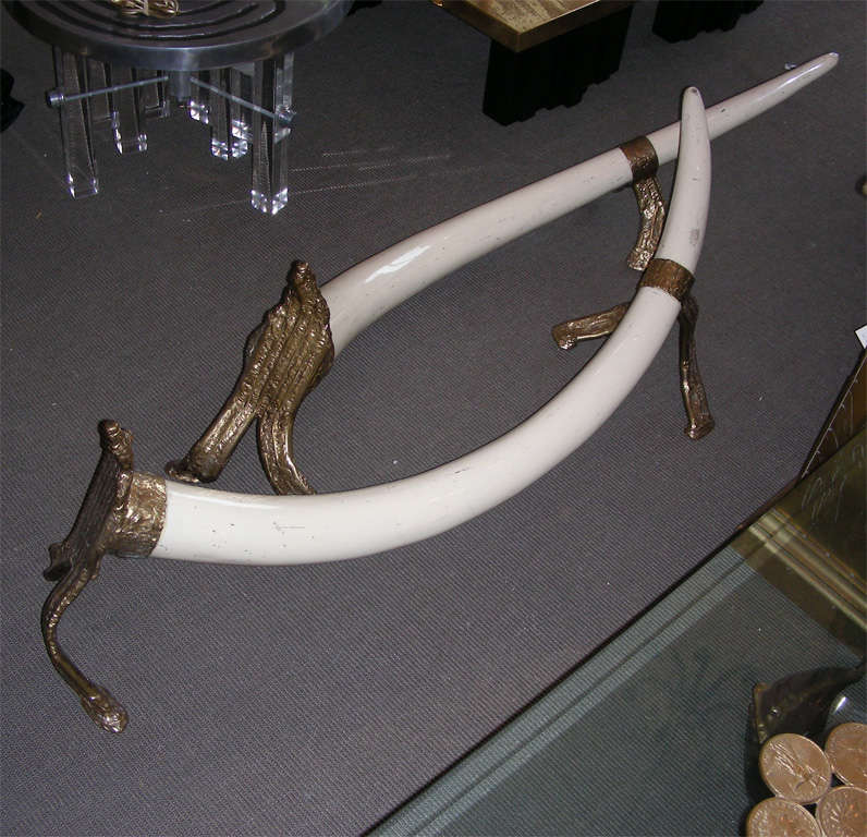 1970-1980 coffee table base made of two resin elephant's tusks with bronze mounting. No glass top.