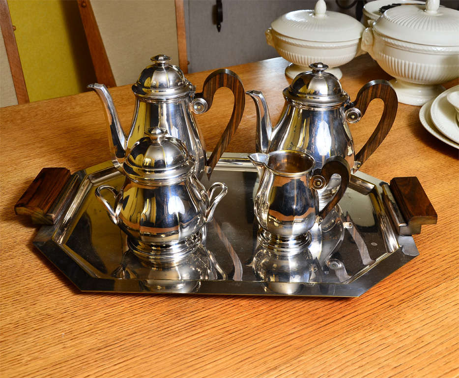 1930s coffee and tea set, composed of a tray a tea pot, a coffee pot, a sugar pot and a milk jug, in silver plated metal with poinçon. Handles in Macassar ebony. Dimensions below are of tray.