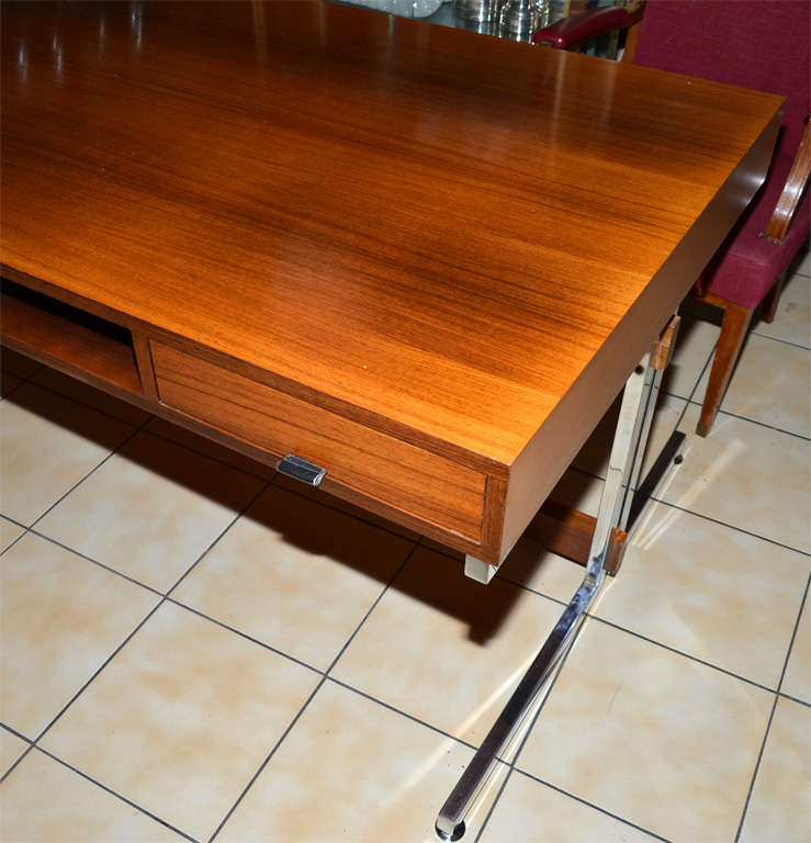 Mid-20th Century Large 1960s Desk by Florence Knoll For Sale