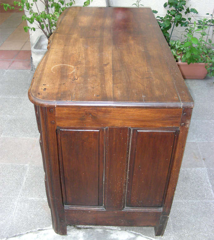 Commode in Chestnut 18th Century with Three Large Drawers In Good Condition In Saint ouen, FR