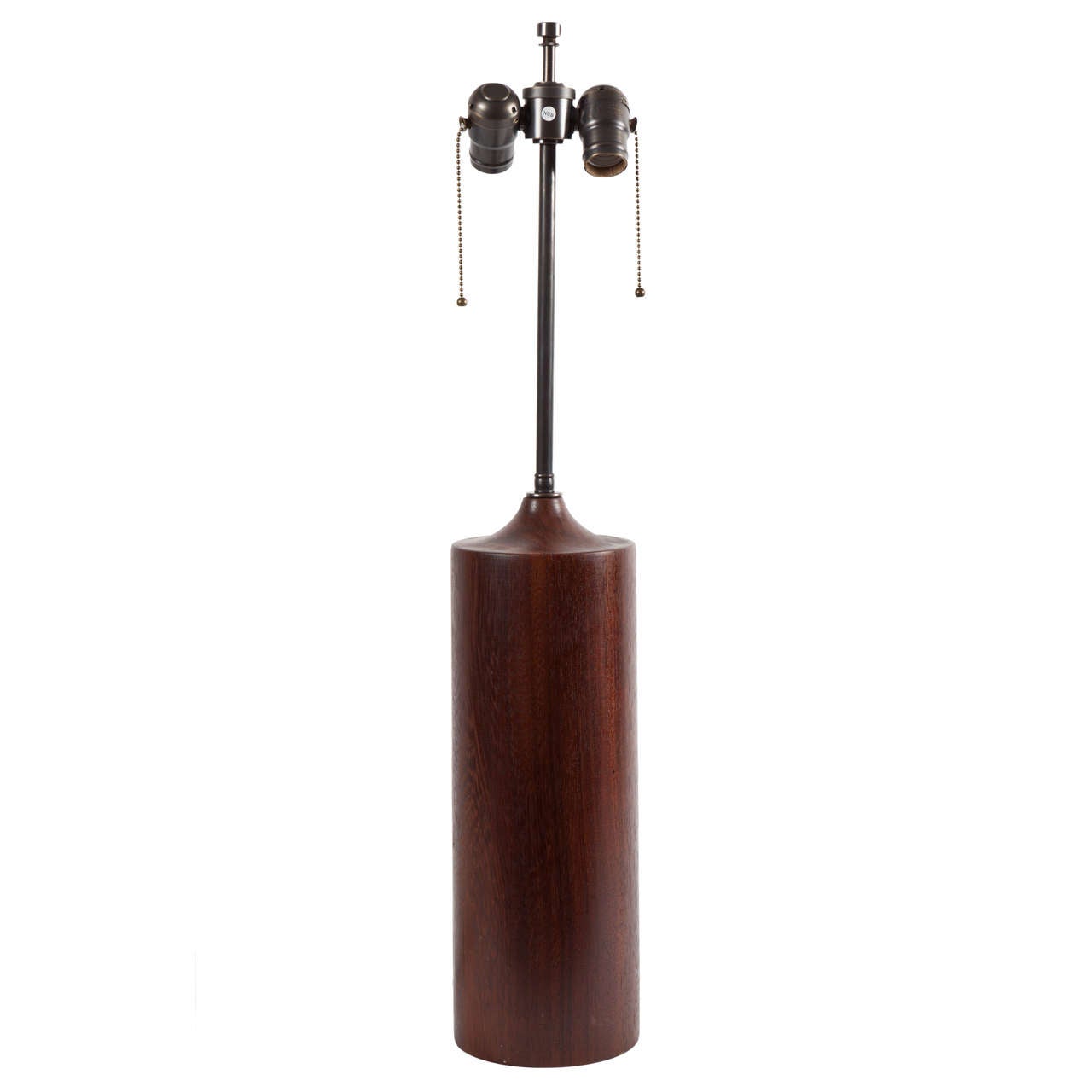 Pair of walnut wood table lamps. USA, circa 1960. Modern cylindrical form with tapered neck and patinated brass (bronzed) hardware.

Dimensions:
29.75 inch overall height (to finial)
5.25 inch base diameter