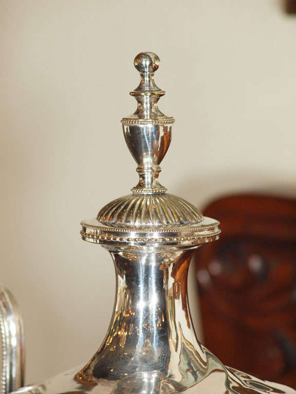 Antique English Sheffied tea urn In Good Condition In New Orleans, LA