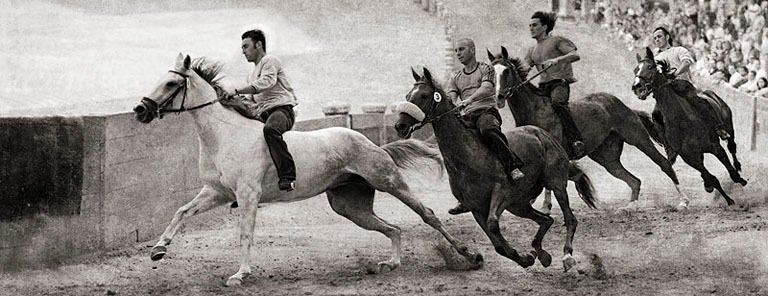 Black and White Photograph Pete Kelly - « Le Palio », Sienne, Toscane, 2006