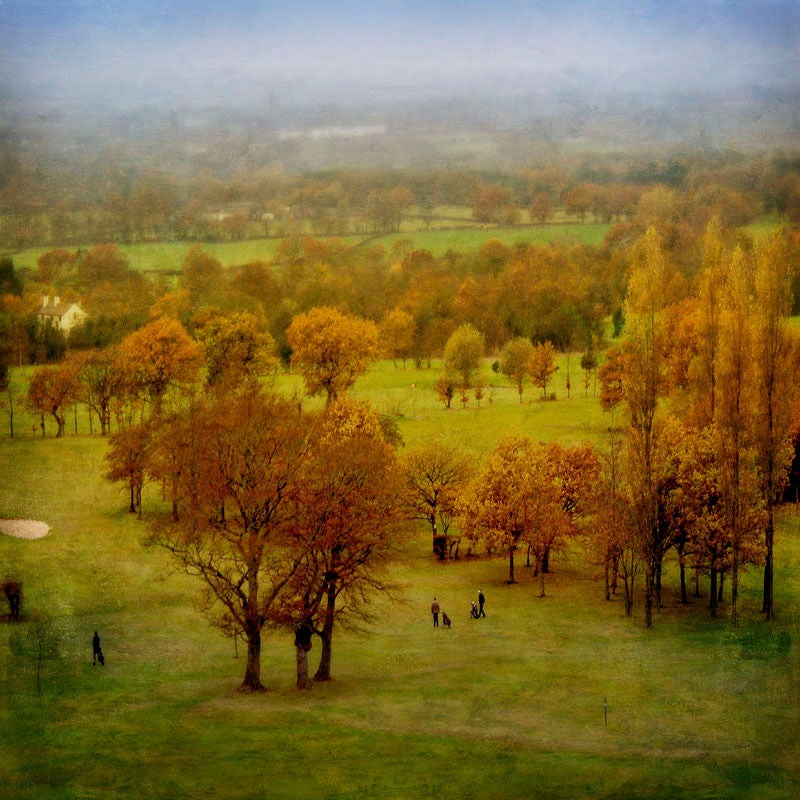 Pete Kelly Landscape Photograph – „Lowry Golf I- Marple, England“