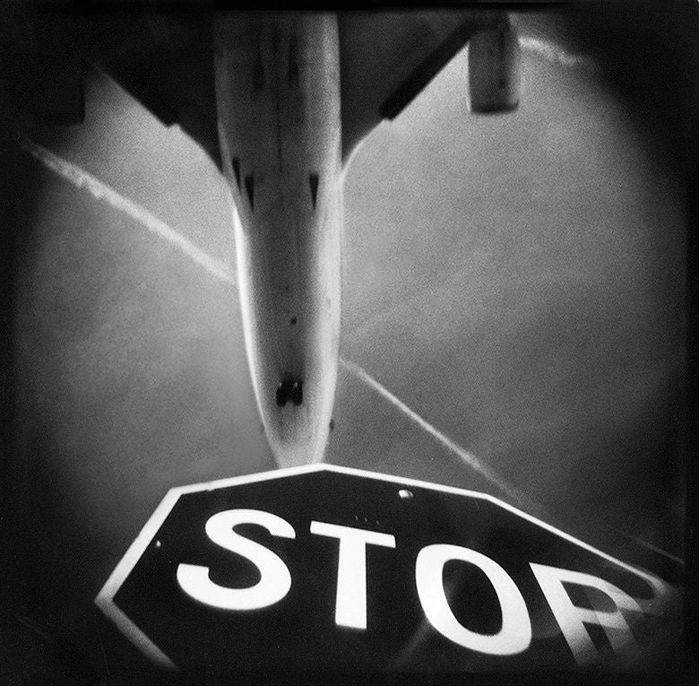 Black and White Photograph de Thomas Michael Alleman - "Inglewood", Los Ángeles, 2004