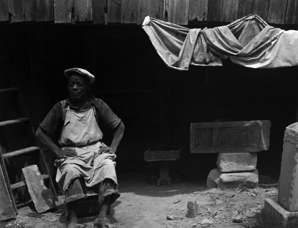 Black and White Photograph Edward Weston - Sculpteur, William Edmondson, Tennessee