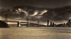 Billowing-Wolken über der Bay Bridge