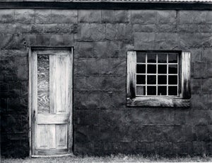 Rod Dresser Black and White Photograph – Gebäudefakat, Bodie, Kalifornien