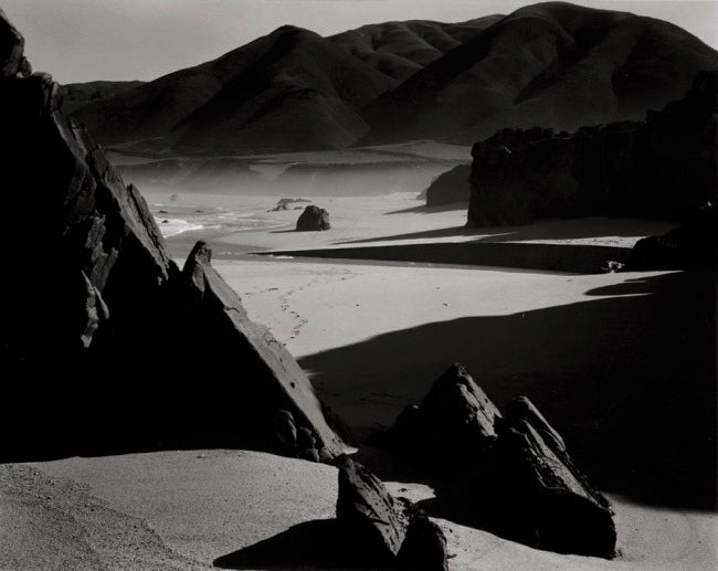 Landscape Photograph di Brett Weston - Spiaggia di Garrapata, 1954