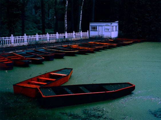 Cole Weston Landscape Photograph – Punts, Les Quesnoy, Frankreich