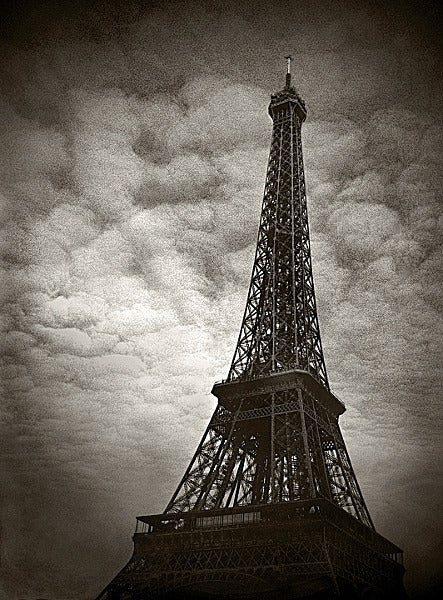 Robb Johnson Black and White Photograph – Eiffelturm, Paris