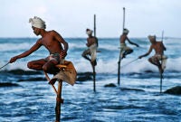 pêcheurs de Stilt, côte sud du Sri Lanka