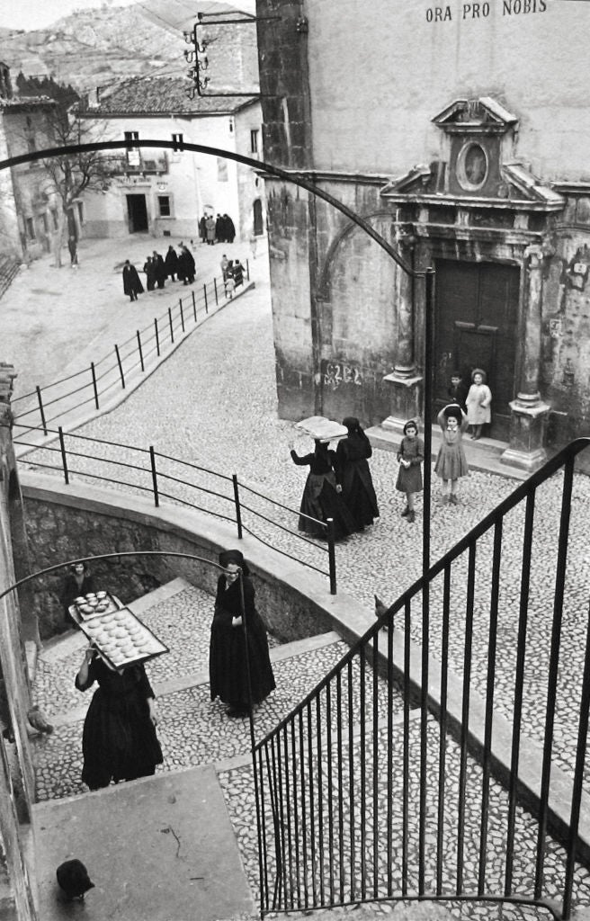 Henri Cartier-Bresson Black and White Photograph - Aquila Degli Abruzzi
