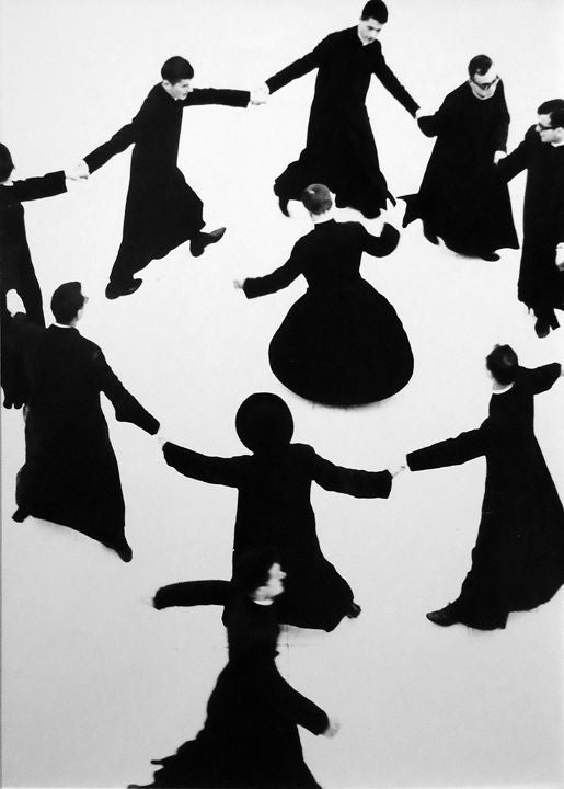 Black and White Photograph di Mario Giacomelli - Io non ho mani che mi accarezzino iI volto [10 Sacerdoti]