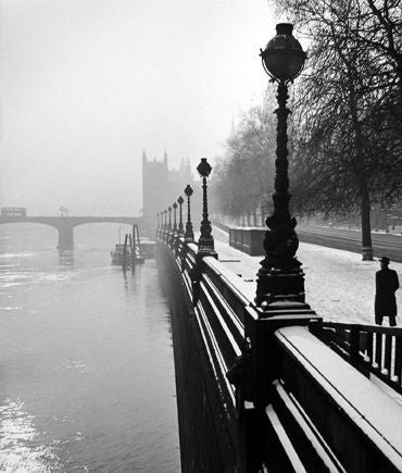 Embankment, London [bridge] - Photograph by Wolfgang Suschitzky