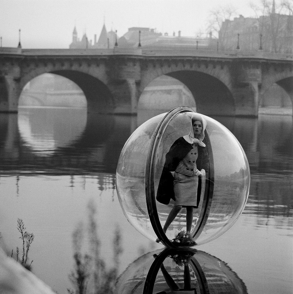 Melvin Sokolsky Black and White Photograph - Bouquet Seine, Paris