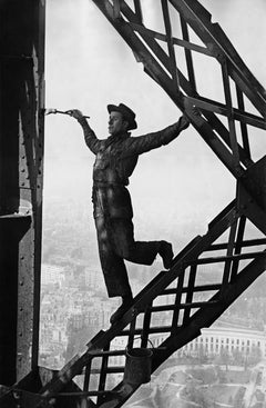 Vintage Painter of the Eiffel Tower, Paris