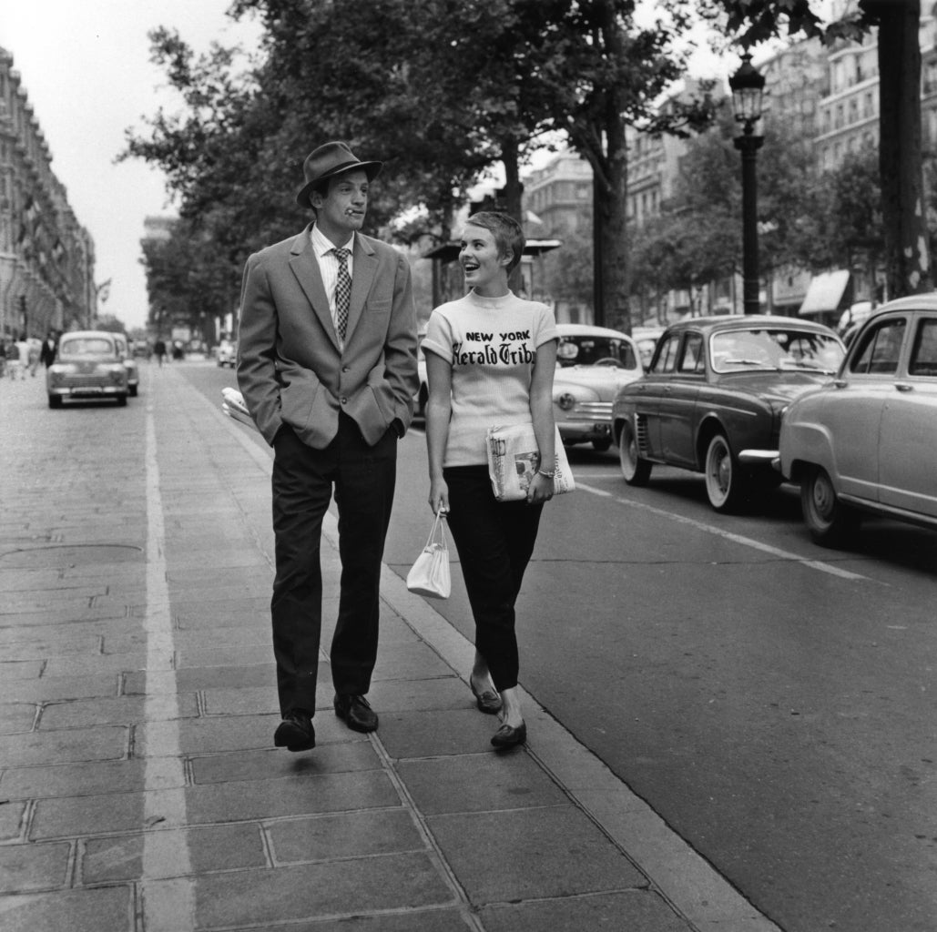 Jean-Paul Belmondo and Jean Seberg off-set on the Champs Elysees