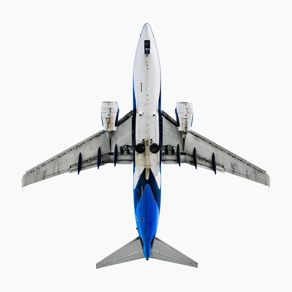 Самолет снизу. Boeing 737 снизу. Самолет 737 вид снизу. Боинг 737 сверху. Боинг 737 вид сверху.