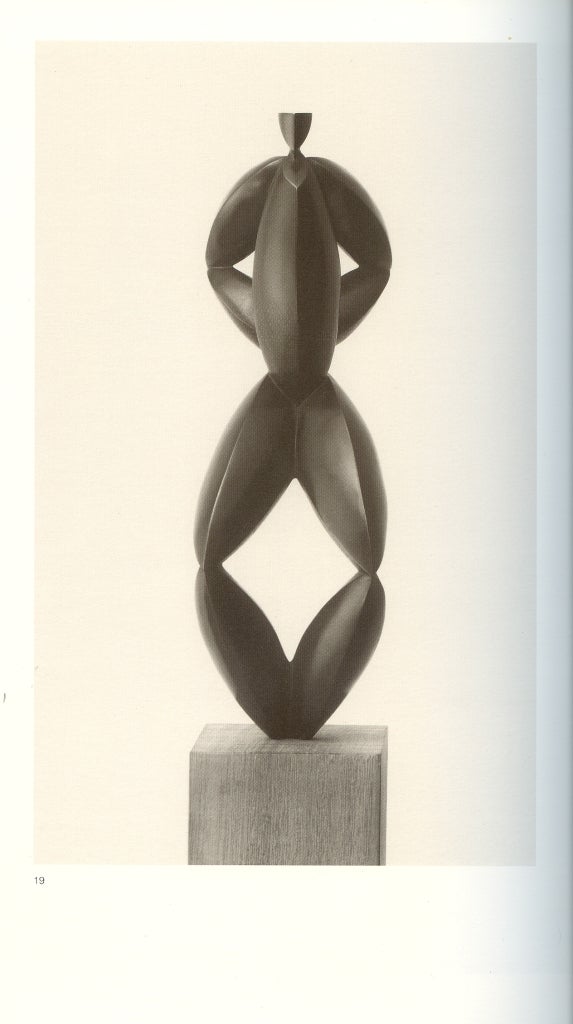 Axel Cassel Figurative Sculpture - les mains dans le dos