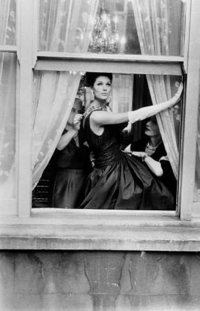 Frank Horvat Black and White Photograph - London - Simone A