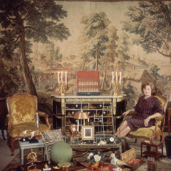 Slim Aarons Portrait Photograph – Mrs. Leland Hayward, „The Jansen Shop“, New York City, Nachlassausgabe