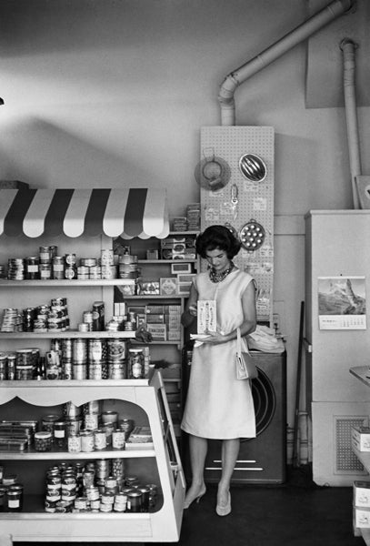 Mark Shaw Black and White Photograph - Jackie Kennedy in West Virginia Grocery Store