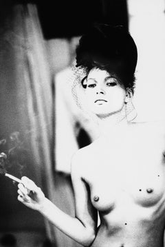 Kate Moss Smoking - portrait nu de mannequin, photographie d'art, 1996