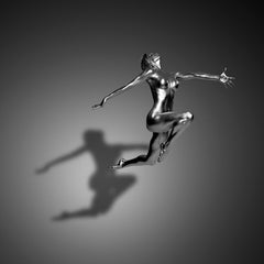 Elen - the model in silver, jumping in the air nude