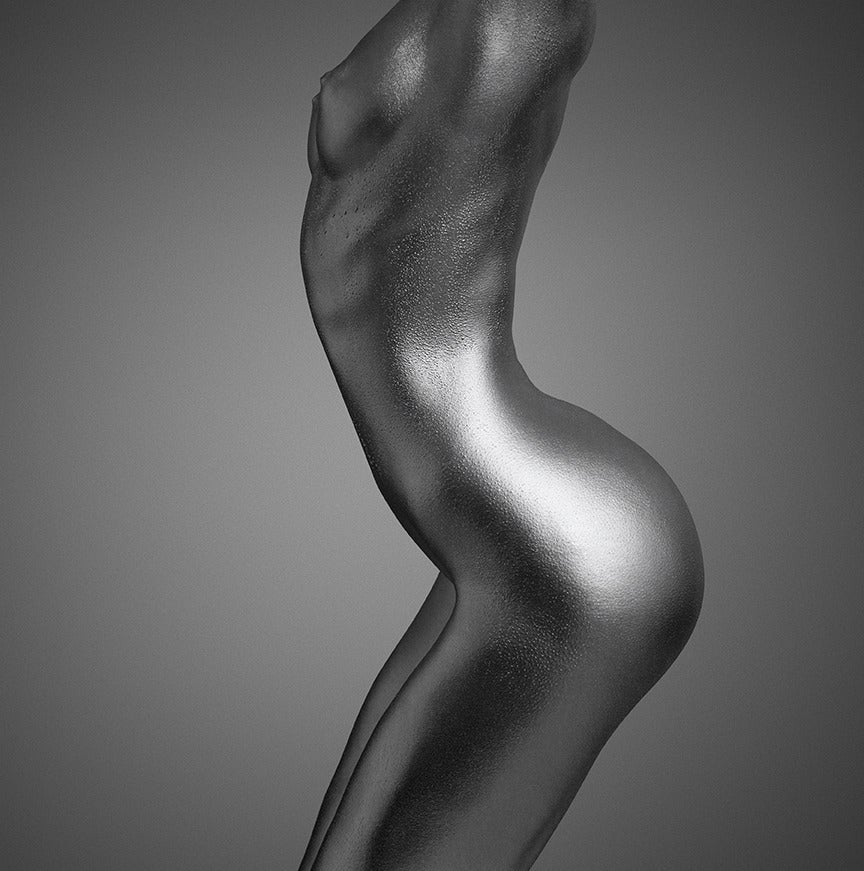 Guido Argentini Nude Photograph – Freya – der nackte Körper eines Modells von der Seite