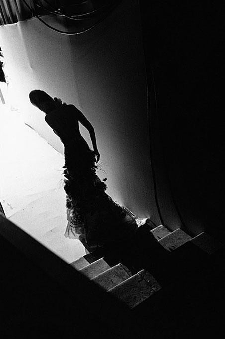 Gérard Uféras Black and White Photograph - Valentin Yudashkin Haute Couture printemps 1999