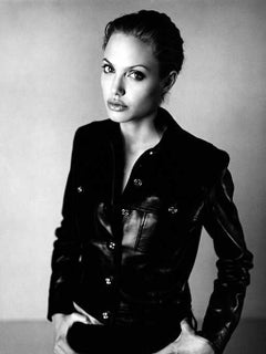 'Angelina Jolie pour Esquire' - Angelina en cuir, photographie d'art, 1999