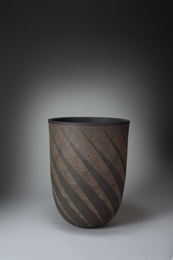 Flower vessel with geometric pattern in inlay and charcoal finish 01 - Art by Hideo Maeda