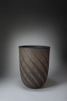 Flower vessel with geometric pattern in inlay and charcoal finish 01