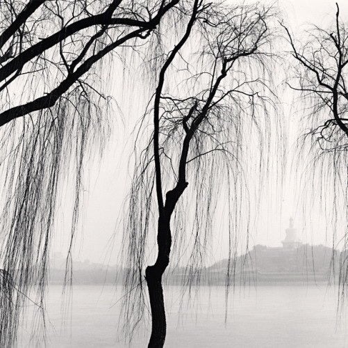 Landscape Photograph di Michael Kenna - Stupa Bianco, Parco Beihai, Pechino, Cina