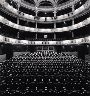 Black and White Photograph di Michael Kenna - Teatro Odeon, Studio 1, Parigi, Francia