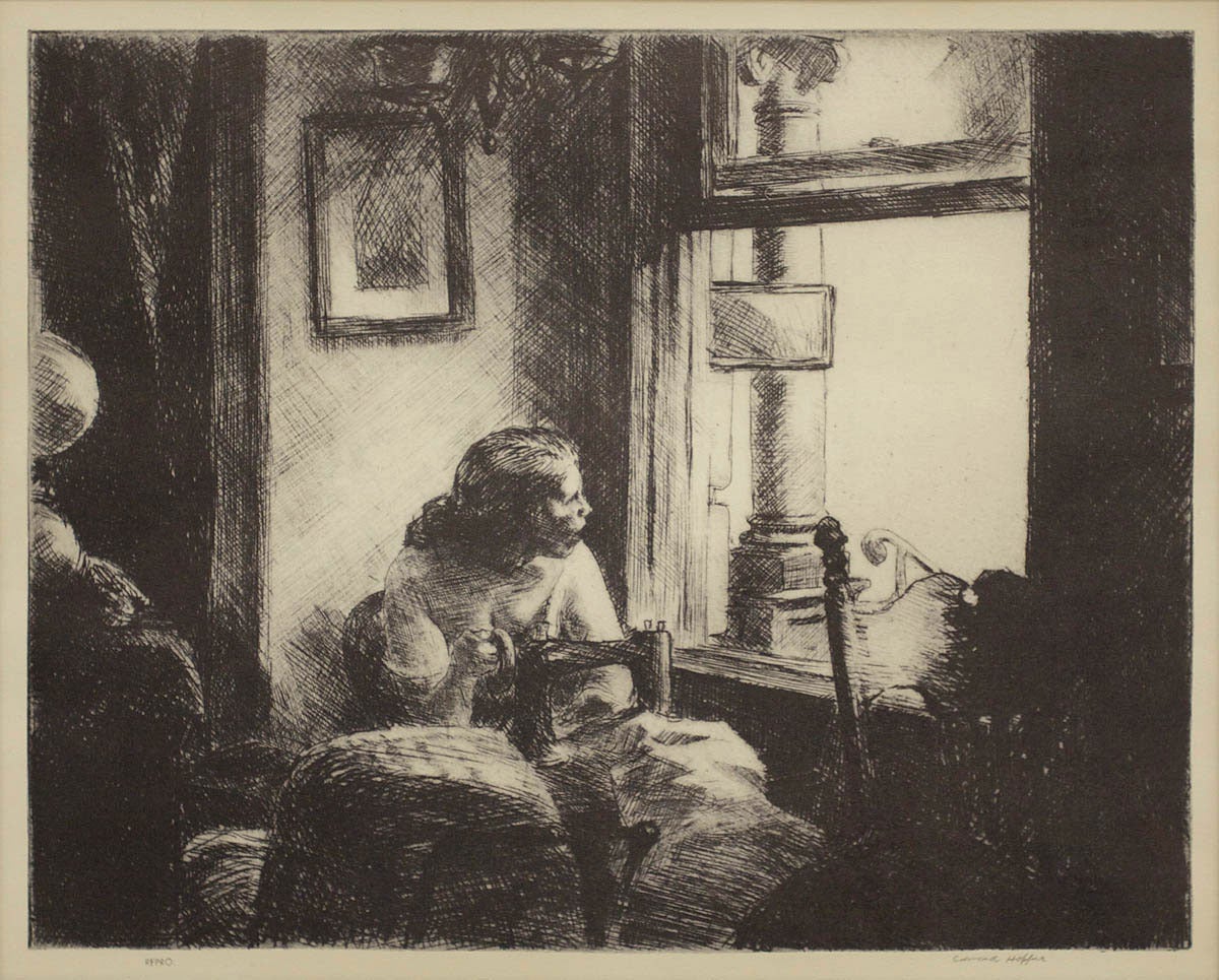 Dies ist ein alter Druck nach der Originalradierung aus einer Mappe mit amerikanischen Drucken. Radierung des WPA-Künstlers Edward Hopper, die eine einsame Frau zeigt, die aus dem Fenster ihres Mietshauses an der Ostseite schaut. Auf der Rückseite
