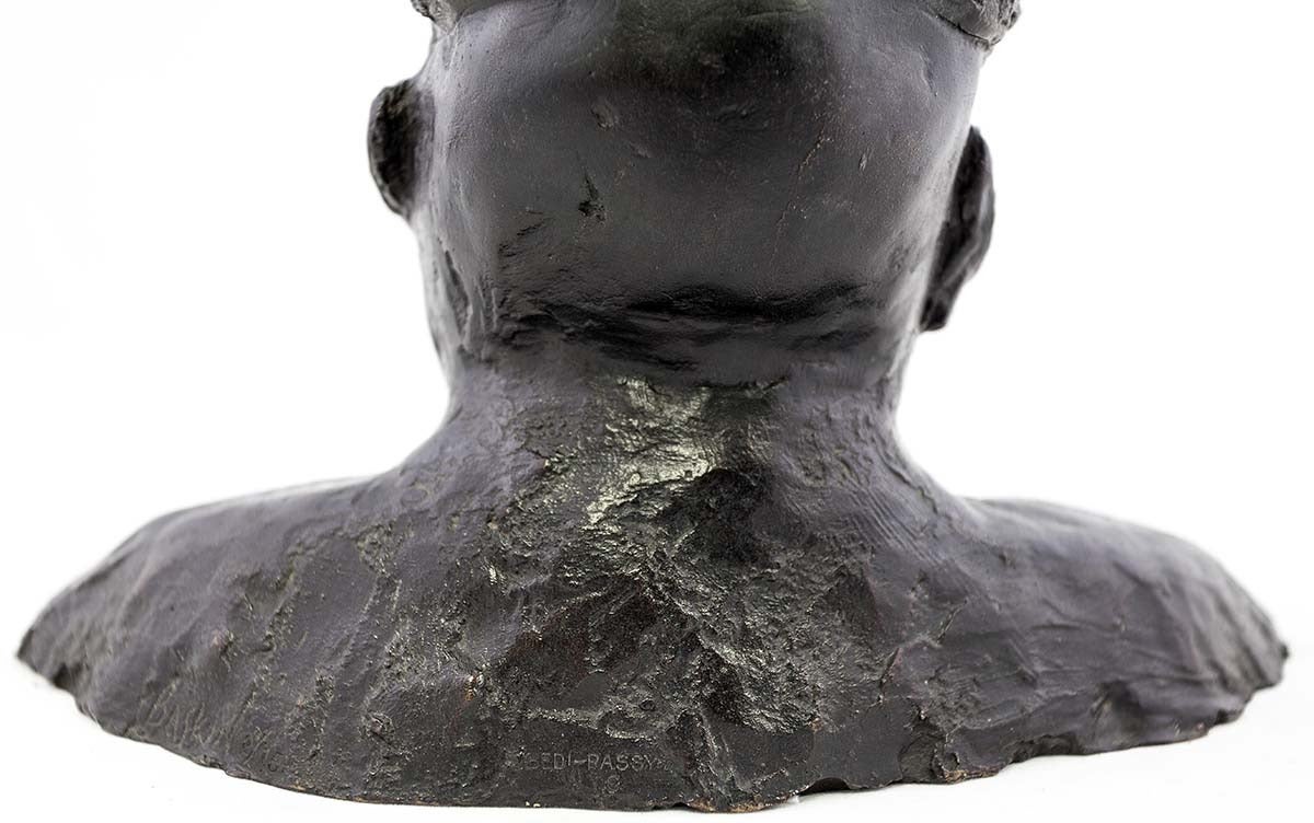 Genre: Other
Subject: People
Medium: Metal, Bronze
Country: United States
Dimensions: 13 1/4