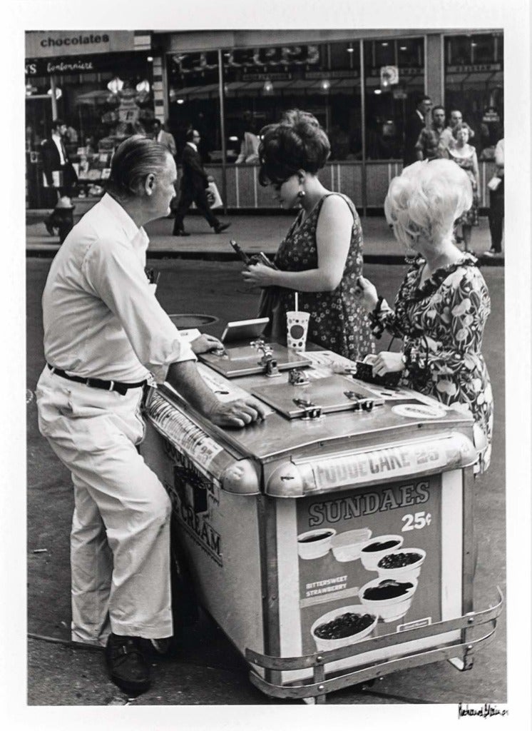 SUNDAES 25 CENTS, NYC Street Photography