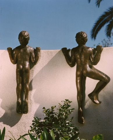 Victor Salmones Figurative Sculpture - La Barda