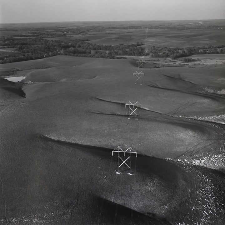 Black and White Photograph Terry Evans - East of Matfield Green, comté de Chase, Kansas (Flint Hill Poles)