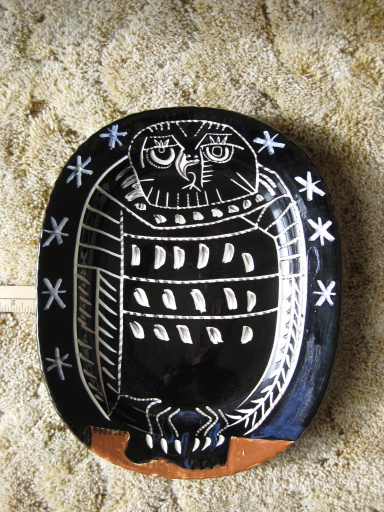 Picasso Mat Owl Ceramic Madoura - Painting by Pablo Picasso