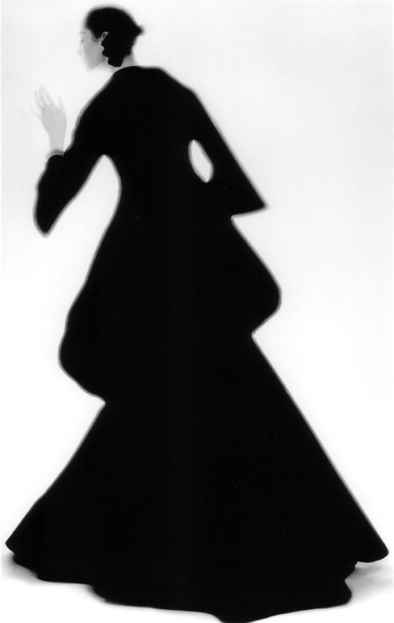 Robe Charles James, Carmen, New York, Harper's Bazaar - Print de Lillian Bassman