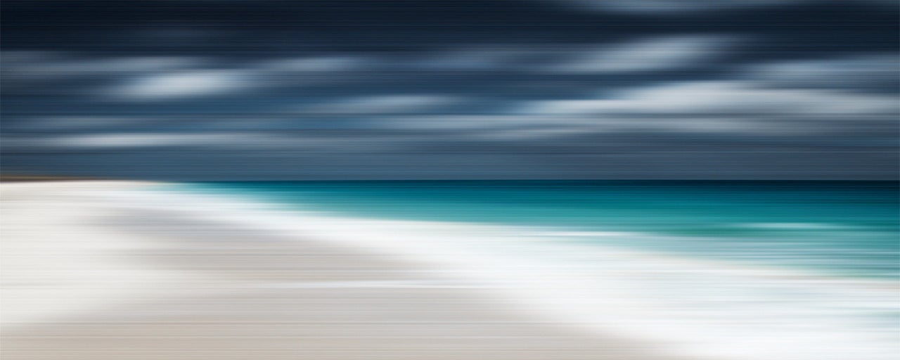 Etienne Labbe Abstract Photograph – Surf- und Sandvariation 2