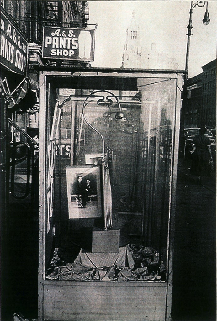 Robert Frank Black and White Photograph - New York City (Booth with Photo Album), 1953