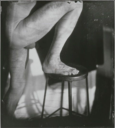 Nude Photograph Sally Mann - One Blue Dew, de la série Proud Flesh, 2005