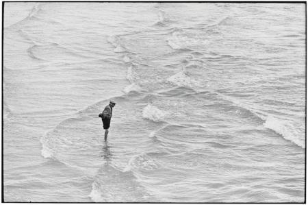 Brighton, 1966 - Elliott Erwitt (Black and White Photography)
Signed, inscribed with title and dated on accompanying artist’s label
Silver gelatin print, printed later

Available in four sizes:
11 x 14 inches
16 x 20 inches
20 x 24 inches
30 x 40