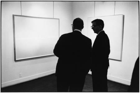 New York, 1963 - Elliott Erwitt (Photographie en noir et blanc)
Signé, inscrit avec le titre et daté sur l'étiquette de l'artiste qui l'accompagne
Tirage à la gélatine argentique, imprimé ultérieurement

Disponible en quatre tailles :
11 x 14