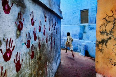 Steve McCurry Color Photograph - Boy in Mid-Flight, Jodhpur, India, 2007 